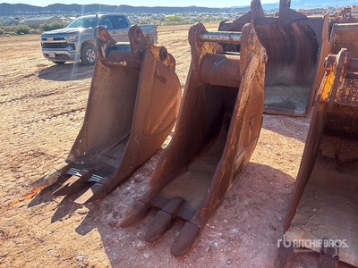 24 in Digging Excavator Bucket