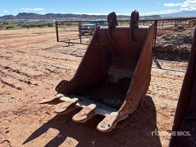 54 in Digging Excavator Bucket