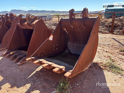 56 in Digging Excavator Bucket