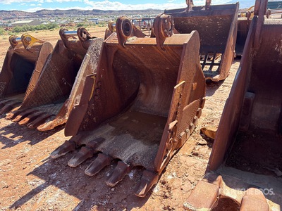 54 in Digging Excavator Bucket