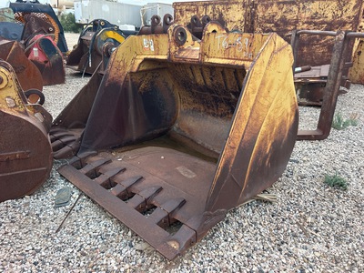 74 in Digging Excavator Bucket