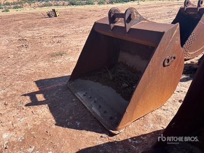 64 in Cleanup Excavator Bucket