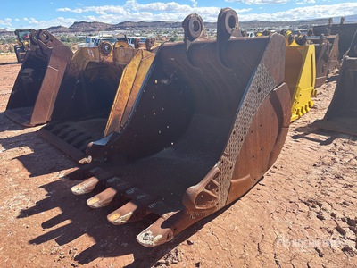 61 in Digging Excavator Bucket