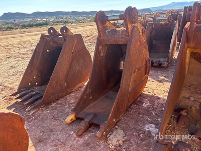 30 in Digging Excavator Bucket