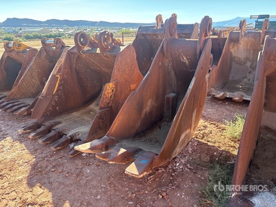 30 in Digging Excavator Bucket