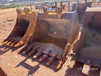 72 in Digging Excavator Bucket