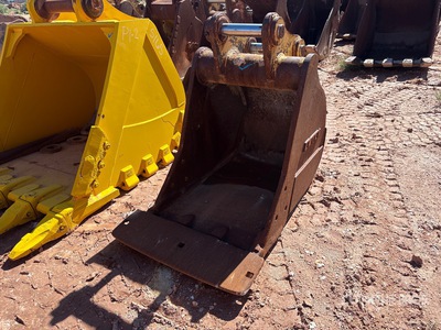 36 in Cleanup Excavator Bucket