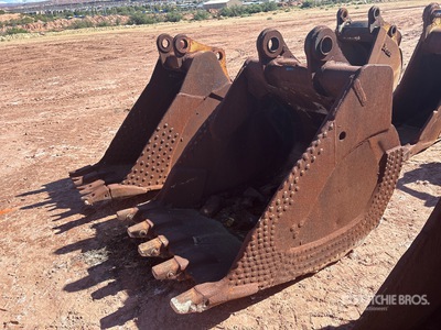 45 in Digging Excavator Bucket
