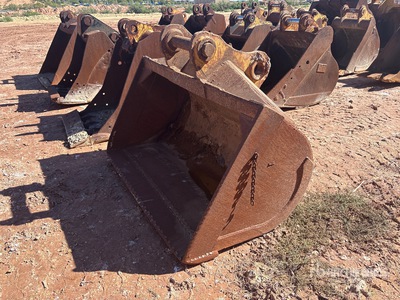 71 in Cleanup Excavator Bucket