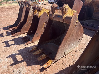 35 in Digging Excavator Bucket