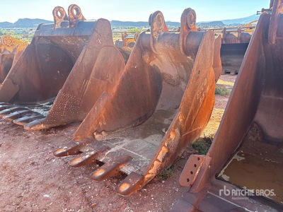 48 in Digging Excavator Bucket