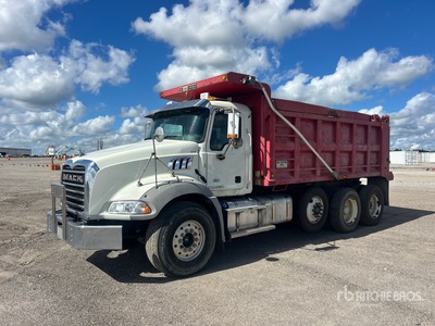 2016 Mack GU813 8x4 4-Achs Kipper-Lkw