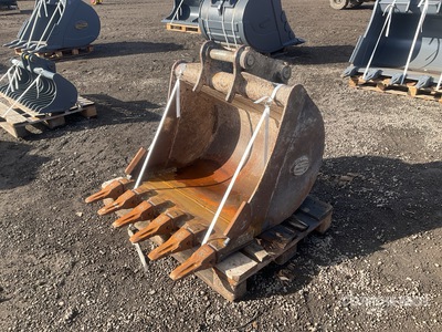 Strickland 900 mm Loading Excavator Bucket - Fits Hitachi ZX85