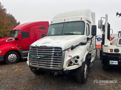2014 Freightliner Cascadia 125 6x4 Ciągnik siodłowy T/A z kabiną sypialną (Inoperable)
