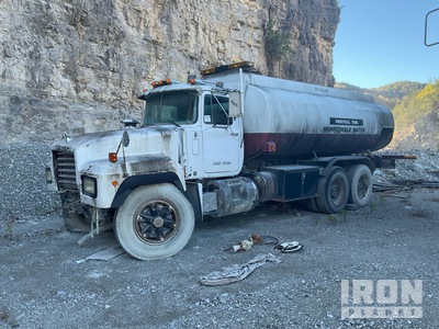 1994 Mack RD688S 3500 gal 6x4 Water Truck