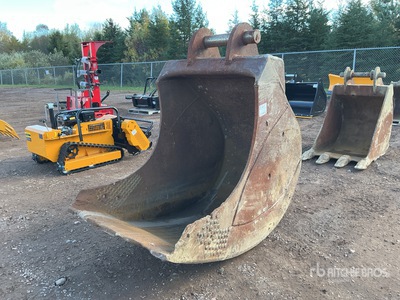 38 in Cleanup Excavator Bucket