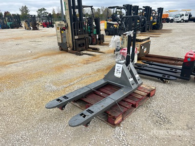Quantity of (2) 6600 lb 27 In x 48 In Wózek paletowy