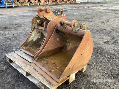 Quantity of (3) Digging Excavator Bucket