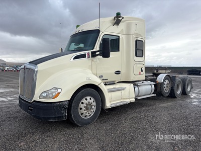 2015 Kenworth T680 8x4 Tri/A Sleeper Truck Tractor