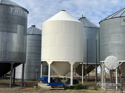 Wheatland Grain Max 2000 +/- 2000 bu Smooth Wall Hopper Grain Bin
