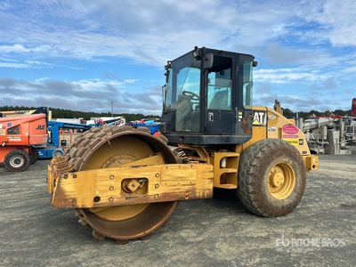 2011 Cat CS-54 Smooth Drum Compactor