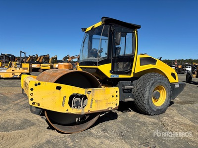 2018 Bomag BW211D-5 Walzenzug mit Glattmantelbandage