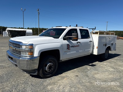 2016 Chevrolet Silverado 2500HD HD 4x2 Crew Cab 100 gallon fuel tank and 12 volt pump Camion utilitaire