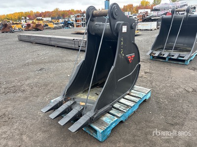 24 in Digging Excavator Bucket - Fits Hitachi