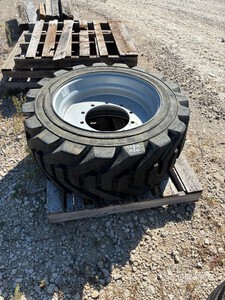 15-625HNHS Manlift Tire w/ Wheel