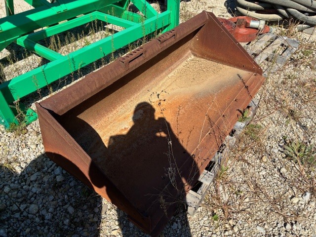 Bobcat  74 in Skid Steer Bucket