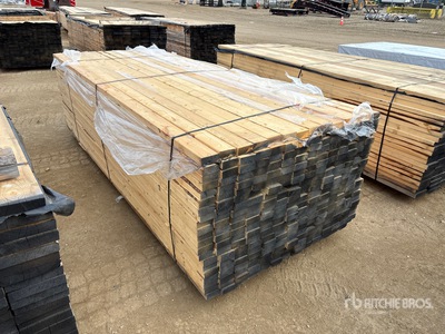 Quantity of (294) 2 x 4 x 10 ft 木材