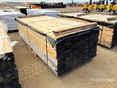 Quantity of (147) 2 x 8 x 10 ft 木材