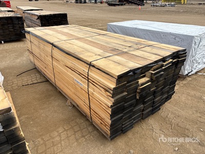 Quantity of (147) 2 x 8 x 10 ft 木材