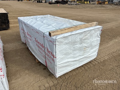 Quantity of (294) 2 x 4 x 8 ft 木材