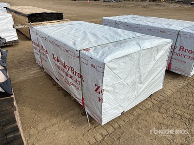Quantity of (294) 2 x 4 x 8 ft 木材