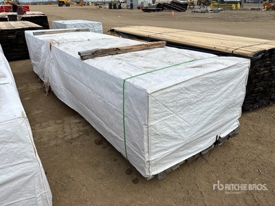 Quantity of (294) 2 x 4 x 16 ft 木材