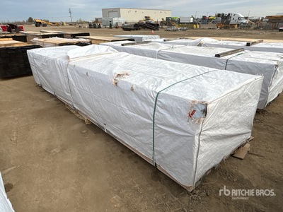Quantity of (294) 2 x 4 x 16 ft 木材