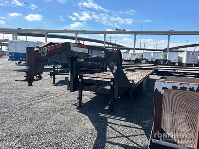 2009 Novae 35 ft T/A Gooseneck Flatbed Trailer