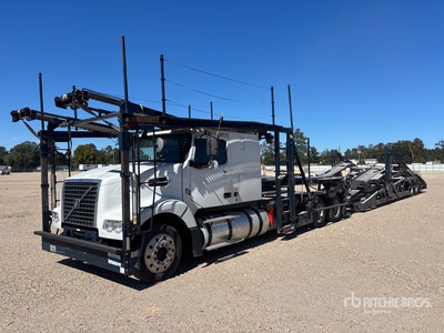 2015 Volvo VAH 6x4 Sleeper Car Carrier Truck