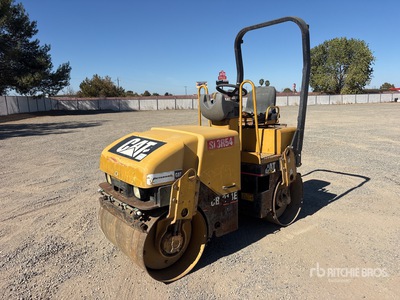 2004 Cat CB-214E Rodillo Tándem