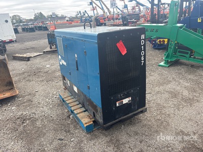 2015 Miller Big Blue 800 Duo Pro Welder 400 A Skid-Mounted Multi-Process Soldadora
