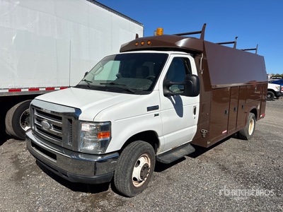 2014 Ford E450 4x2 Camion utilitaire