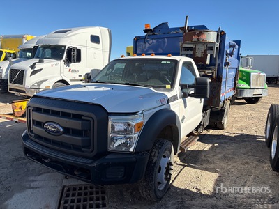 2012 Ford F-550 XL 4x4 Rear Loader Ciężarówka do zbiórki odpadów (Inoperable)