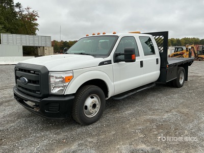 2015 Ford F-350 4x2 Crew Cab Flatbed Truck