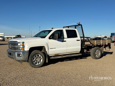2015 Chevrolet Silverado 3500HD LT 4x4 Crew Cab Platte vrachtwagen