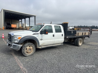 2015 Ford F-450 4x4 Crew Cab Ciężarówka z płaską platformą