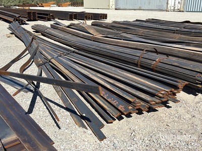 Quantity of (2) Bundles of Flat Bars (1) 2 1/2 in x 1/4 in x 20 ft (1) 2 in x 1/2 in x 20 ft その他 - 店舗 & 倉庫