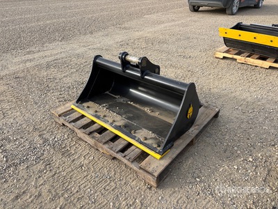 Trojan 35CL 42 in Cleanup Excavator Bucket - Fits Cat 303, 303.5, 304, Case, New Holland, Kobelco SK35, Deere/Hitachi 35D/G (Unused)