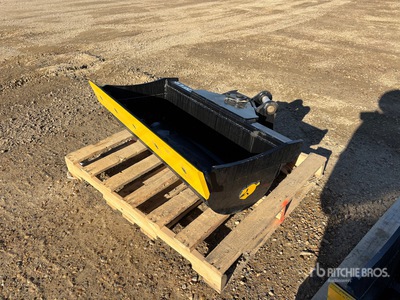 Trojan 35CL 42 in Tilting Excavator Bucket - Fits 40mm Cat 303, 303.5, 304, Case, New Holland, Kobelco SK35, Deere/Hitachi 35D/G (Unused)