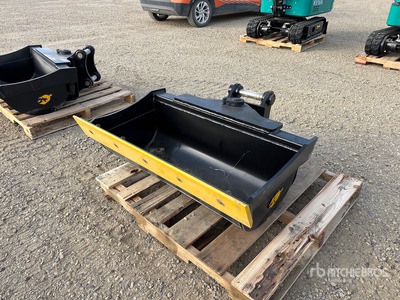 Trojan 50CL 42 in Tilting Excavator Bucket - Fits 45mm Cat 305, 305.5 Komatsu PC45/50/55, Hyundai R55, Hitachi/Deere 50D/G, Case, New Holland, Kobelco SK50, Bobcat E50/341/337 (Unused)